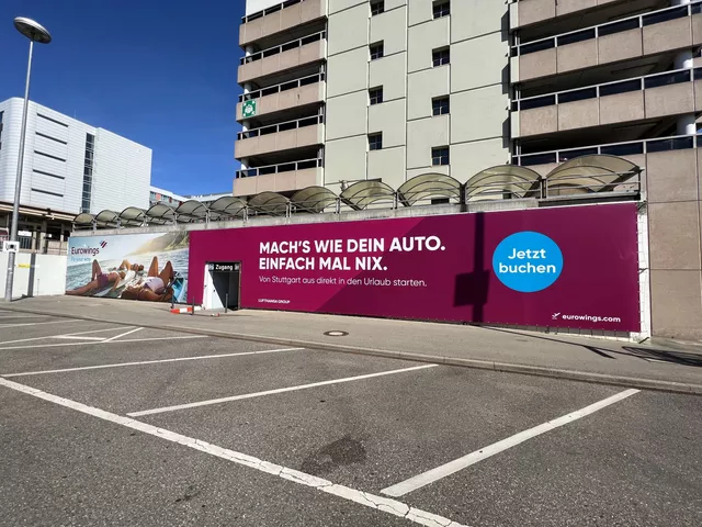 Banner am Stuttgarter Flughafen