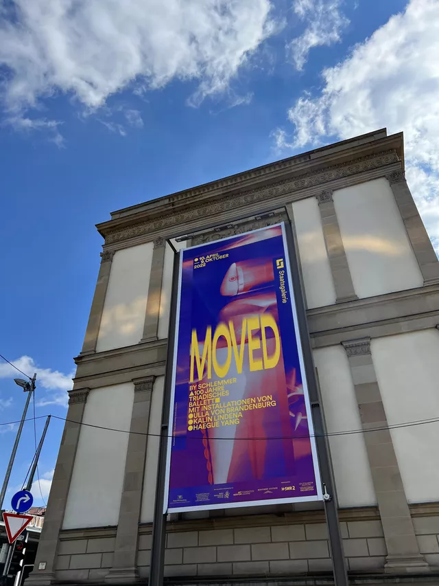 Gro&szlig;formatiges Banner Geb&auml;ude in Stuttgart