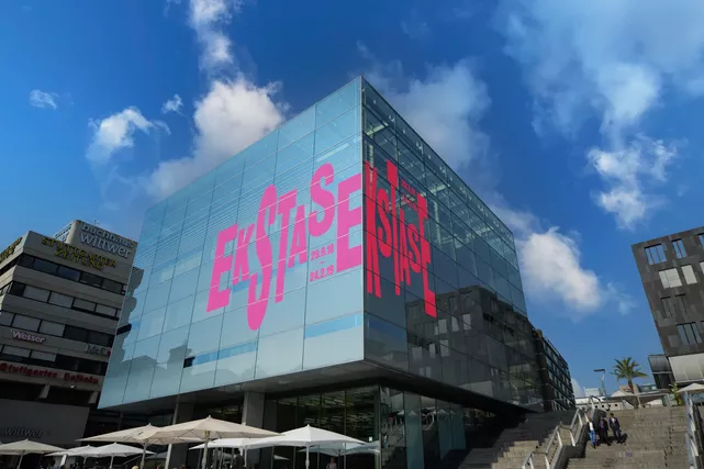 Beklebte Fassade Kunstmuseum Stuttgart