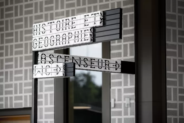 Fahnenschild mit W&uuml;rfeln