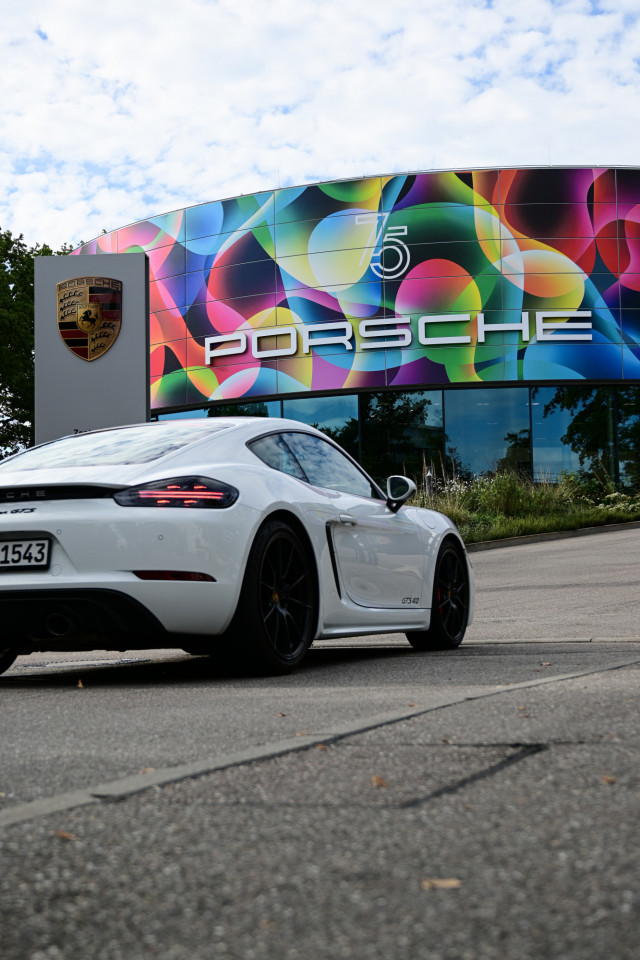 Porsche Auto Weiß in Zuffenhausen
