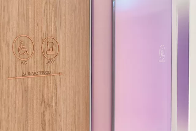 Icons aus Bronze f&uuml;r Leitsystem