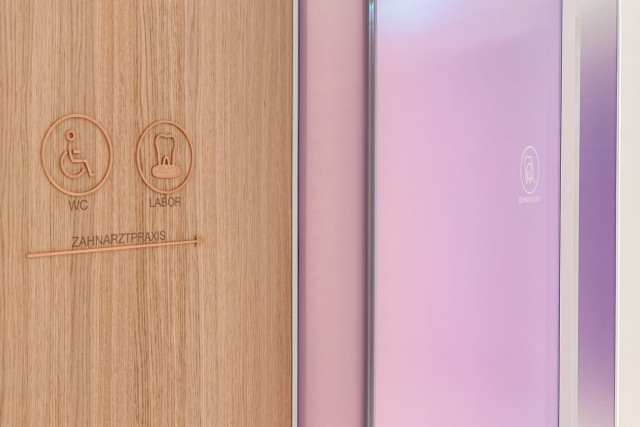 Icons aus Bronze für Leitsystem