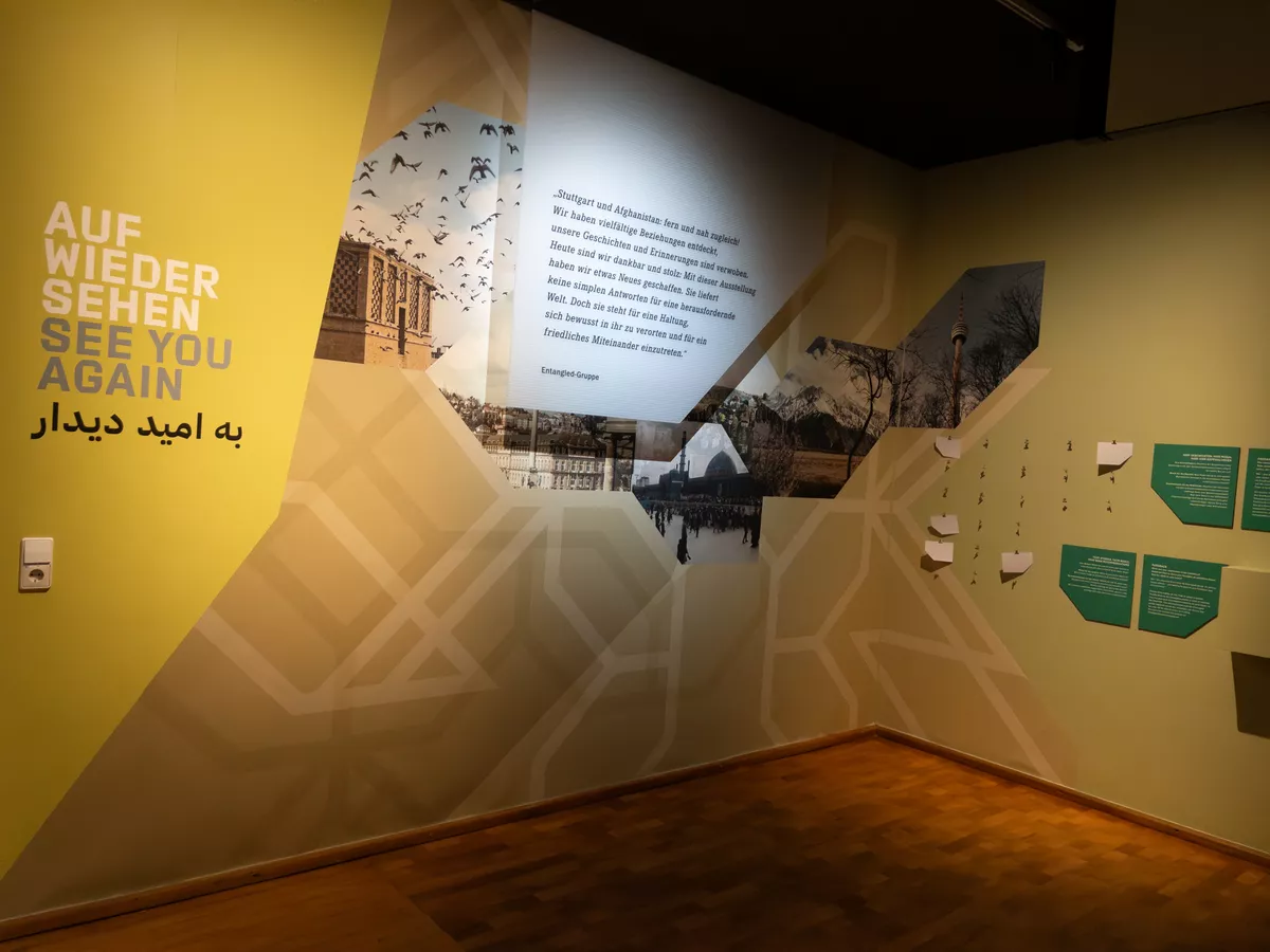 Afghanistan Ausstellung in Stuttgart mit beklebten Wänden