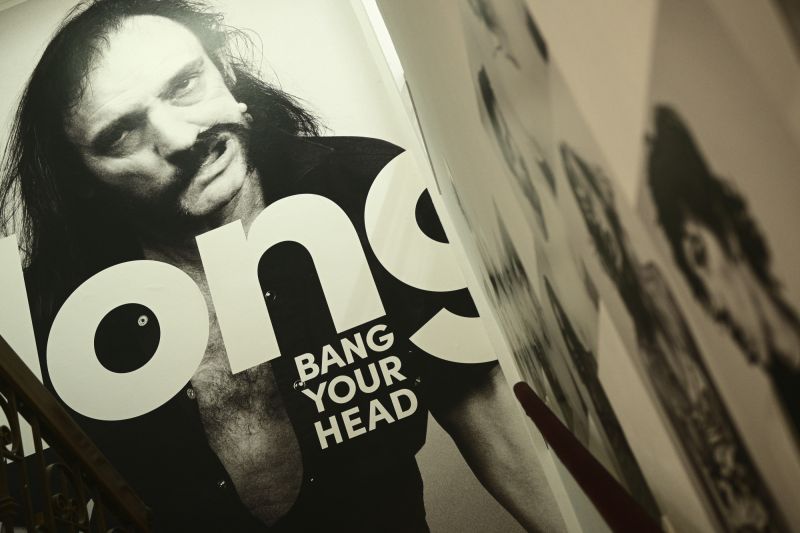 Bang Your Head Motiv als Tapete