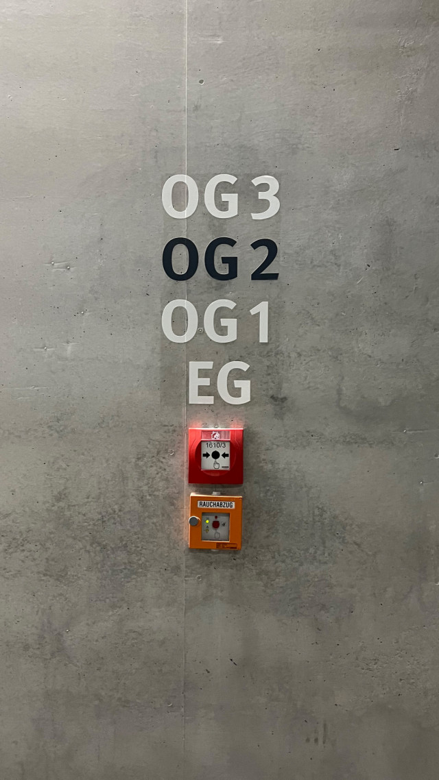 Leitsystem für Büro Stuttgart Dress und Sommer