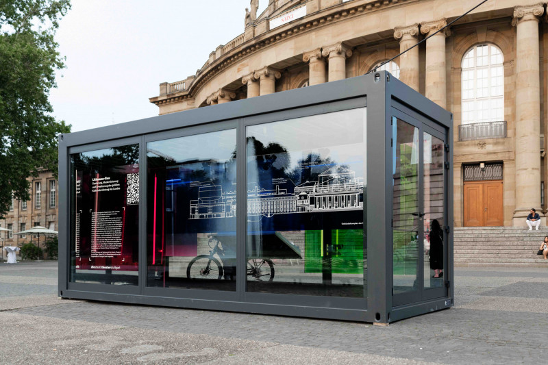 Container vor der Oper Stuttgart