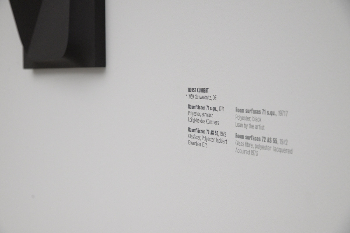 Folie aus Klebebuchstaben im Kunstmusem Stuttgart