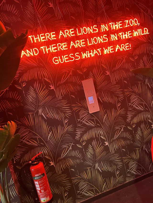 Neon Schriftzug f&uuml;r den Eigangsbereich