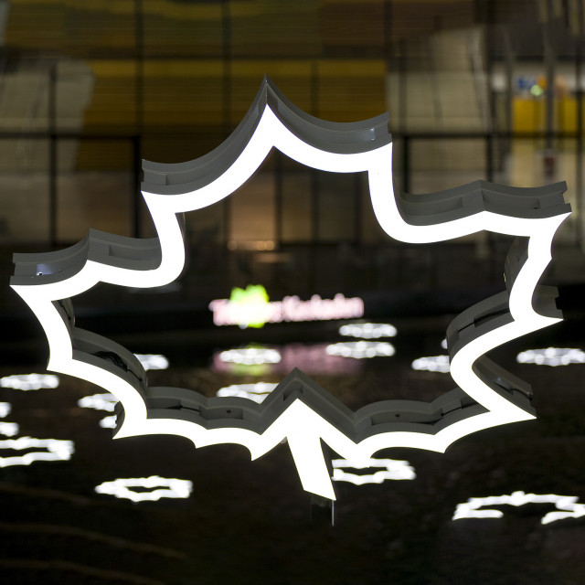 stehende Lichtinstallation an der Landesmesse