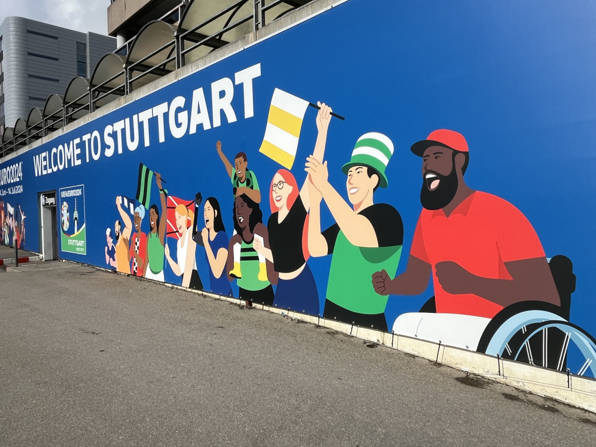 Banner für UEFA 2024 am Stuttgarter Flughafen