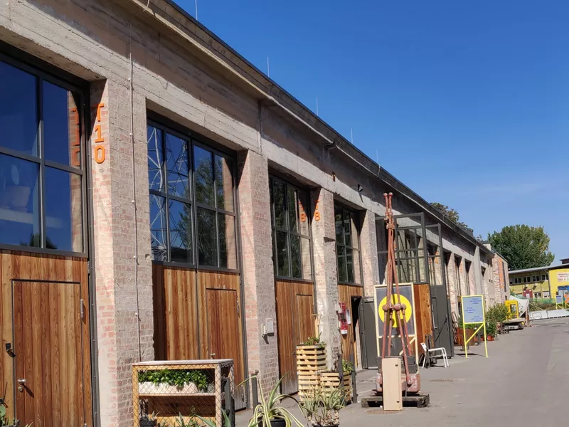 3D Buchstaben Leitsystem aus Edelstahl